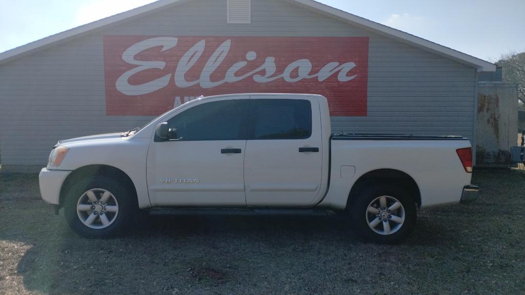 2013 Nissan Titan SV