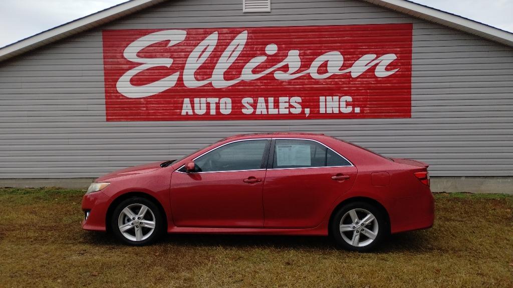 2012 Toyota Camry SE's photo